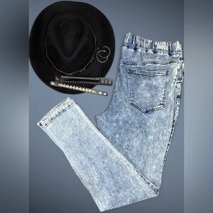 Hybrid & Company Women's Pull On, Mid Rise Skinny Fit Jeans w/ Long Inseam